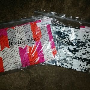 (2) Thirty-One Zipper Pouches